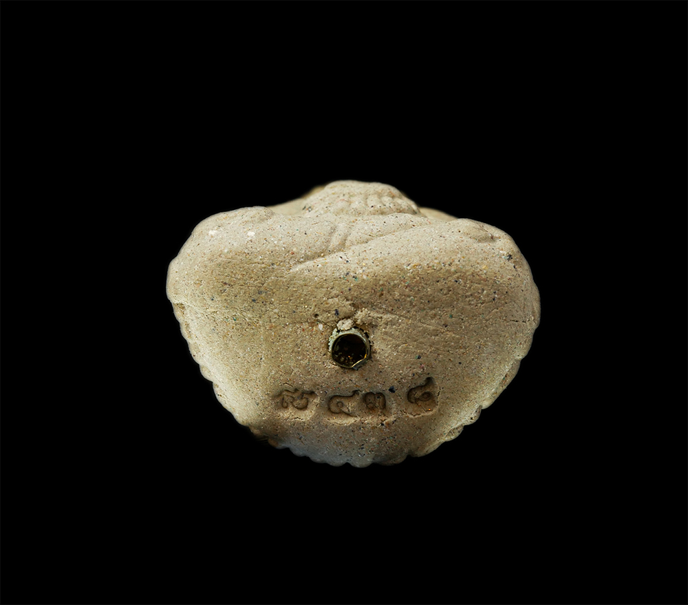 9Dec24 (37)cp.jpg - พระปิดตารวยทันใจ หลวงปู่สิงห์ทอง ปภากโร วัดป่าธรรมวิเวก (ซับตารี) อ.สอยดาว จ.จันทบุรี ปี2559 เนื้อผงพุทธคุณ ผงว่านเข้มข้น ฝังตะกรุด หมายเลข ๔๓๘ พระสวย [..] | https://kamulet.in.th